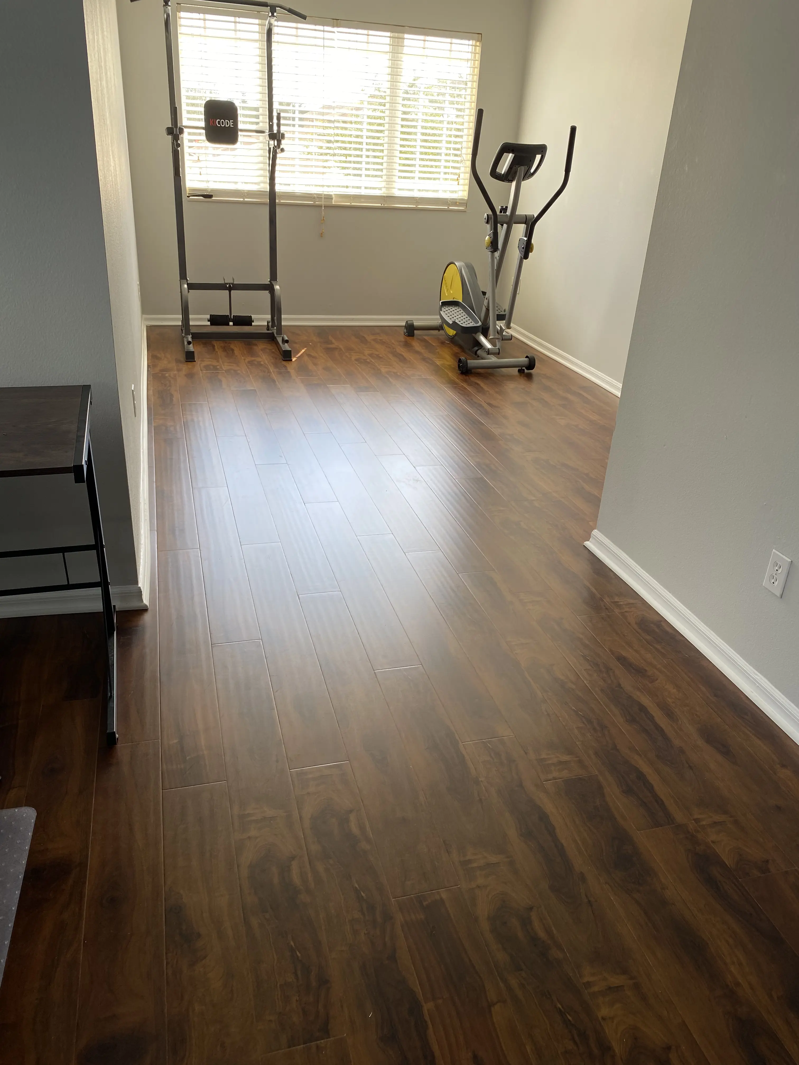 Instalación de piso vinilo en oficina comercial Orlando FL - FL Quality Solutions